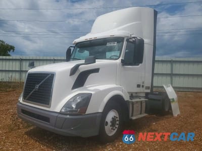 Drugie zdjęcie samochodu z przodu: 2018 VOLVO VNL SEMI TRUCK VIN:4V4N39TG8JN892761 - miniatura