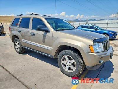 Czwarte zdjęcie samochodu z boku: 2005 JEEP GRAND CHEROKEE LAREDO VIN:1J4HR48N95C697703 - miniatura