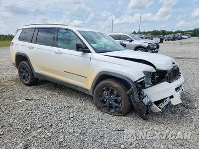 Czwarte zdjęcie samochodu z boku: 2025 JEEP GRAND CHEROKEE L LAREDO VIN:1C4RJJAG9S8734324 - miniatura
