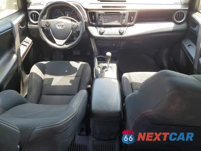 Zdjęcie 8 z 13 samochodu: 2018 TOYOTA RAV4 XLE VIN:JTMWFREV0JJ193229 - miniatura