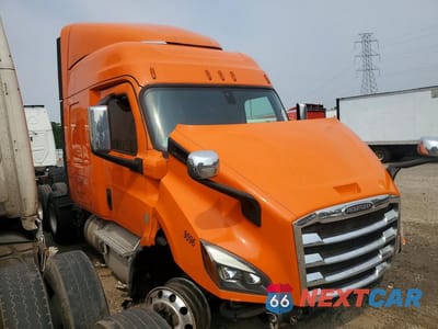 Czwarte zdjęcie samochodu z boku: 2019 FREIGHTLINER CASCADIA 116 SEMI TRUCK VIN:3AKJHPDV9KSKY9096 - miniatura