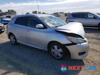 Czwarte zdjęcie samochodu z boku: 2009 TOYOTA MATRIX BASE VIN:2T1KU40E39C061118 - miniatura