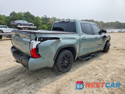 Trzecie zdjęcie samochodu z tyłu: 2025 TOYOTA TUNDRA LIMITED HV VIN:5TFWC5DB4SX100848 - miniatura