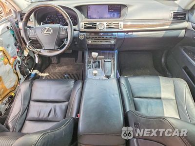 Zdjęcie 8 z 13 samochodu: 2013 LEXUS LS 460L VIN:JTHGL5EF3D5049944 - miniatura