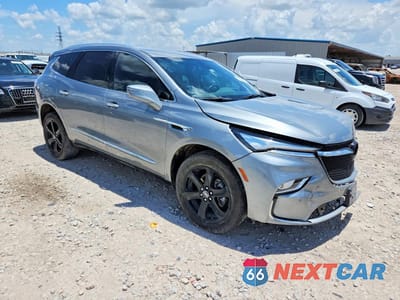Czwarte zdjęcie samochodu z boku: 2024 BUICK ENCLAVE ESSENCE VIN:5GAERBKW6RJ122573 - miniatura
