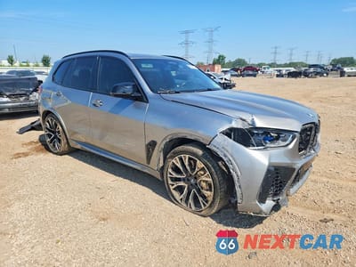 Czwarte zdjęcie samochodu z boku: 2020 BMW X5 M VIN:5YMJU0C0XL9D64019 - miniatura