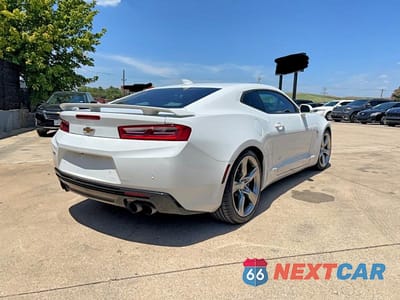 Czwarte zdjęcie samochodu z boku: 2018 CHEVROLET CAMARO SS VIN:1G1FH1R73J0131328 - miniatura