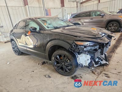 Czwarte zdjęcie samochodu z boku: 2021 MAZDA CX-30 PREMIUM PLUS VIN:3MVDMBEY1MM254060 - miniatura