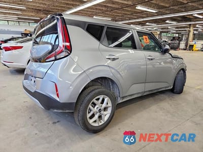 Trzecie zdjęcie samochodu z tyłu: 2025 KIA SOUL LX VIN:KNDJ23AU4S7936229 - miniatura