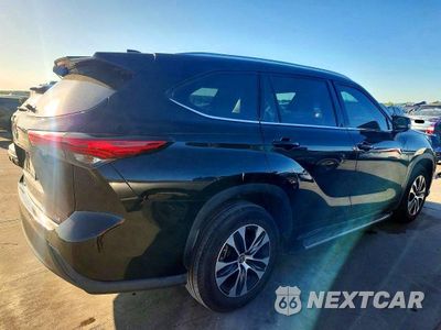 Trzecie zdjęcie samochodu z tyłu: 2021 TOYOTA HIGHLANDER XLE VIN:5TDGZRAH2MS081065 - miniatura