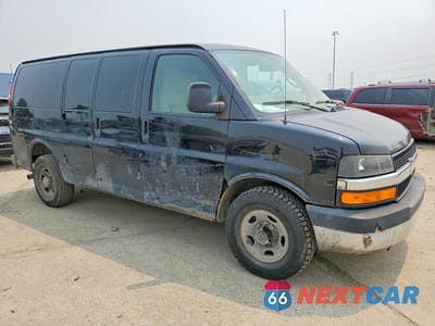 Czwarte zdjęcie samochodu z boku: 2017 CHEVROLET EXPRESS 2500 CARGO DELIVERY VAN VIN:1GCWGAFG6H1121850 - miniatura