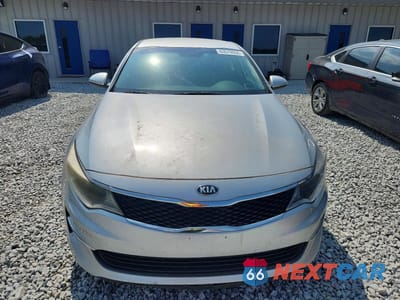 Piąte zdjęcie samochodu w środku: 2017 KIA OPTIMA LX VIN:5XXGT4L38HG121811 - miniatura