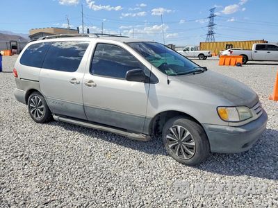 Czwarte zdjęcie samochodu z boku: 2001 TOYOTA SIENNA CE VIN:4T3ZF19CX1U398422 - miniatura
