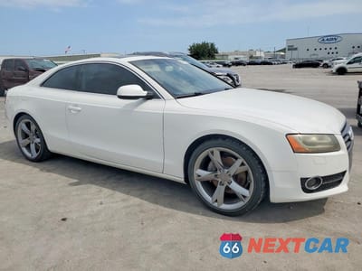 Czwarte zdjęcie samochodu z boku: 2011 AUDI A5 PRESTIGE VIN:WAUVFAFR0BA074156 - miniatura