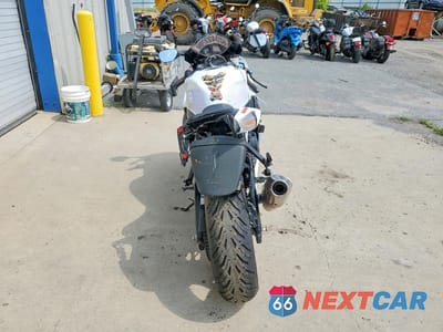 Czwarte zdjęcie samochodu z boku: 2025 SUZUKI GSX-R600 VIN:JS1GN7FA8S7100778 - miniatura