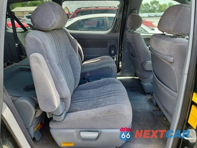 Zdjęcie 11 z 13 samochodu: 2002 TOYOTA SIENNA LE VIN:4T3ZF13C02U472621 - miniatura
