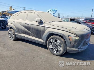 Czwarte zdjęcie samochodu z boku: 2024 HYUNDAI KONA SEL VIN:KM8HB3AB6RU103701 - miniatura