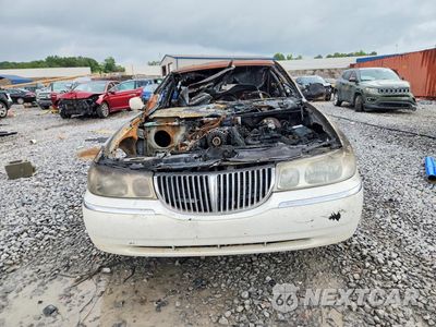 Piąte zdjęcie samochodu w środku: 2002 LINCOLN TOWN CAR SIGNATURE VIN:1LNHM82W12Y668350 - miniatura