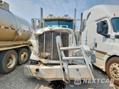 Piąte zdjęcie samochodu w środku: 2012 PETERBILT 388 SEMI TRUCK VIN:1XPWD49X9CD161853 - miniatura