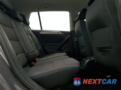 Zdjęcie 10 z 12 samochodu: 2010 VOLKSWAGEN GOLF VIN:WVWDA7AJ1AW393116 - miniatura