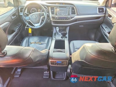 Zdjęcie 8 z 12 samochodu: 2016 TOYOTA HIGHLANDER XLE VIN:5TDJKRFH5GS290632 - miniatura