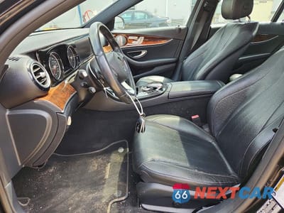 Zdjęcie 7 z 12 samochodu: 2017 MERCEDES-BENZ E 300 4MATIC VIN:WDDZF4KB7HA022956 - miniatura