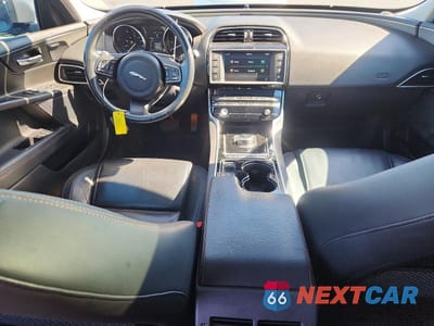 Zdjęcie 8 z 12 samochodu: 2017 JAGUAR XE PRESTIGE VIN:SAJAE4BV6HA957164 - miniatura