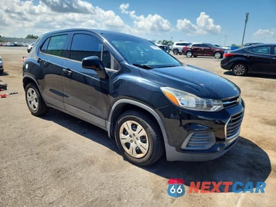 Czwarte zdjęcie samochodu z boku: 2018 CHEVROLET TRAX LS VIN:3GNCJKSB8JL374629 - miniatura