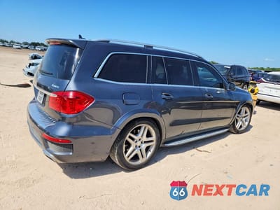 Trzecie zdjęcie samochodu z tyłu: 2013 MERCEDES-BENZ GL 550 4MATIC VIN:4JGDF7DE1DA215526 - miniatura