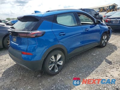 Trzecie zdjęcie samochodu z tyłu: 2022 CHEVROLET BOLT EUV LT VIN:1G1FY6S02N4111922 - miniatura
