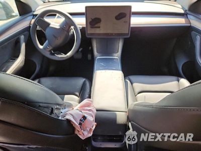 Zdjęcie 8 z 14 samochodu: 2024 TESLA MODEL Y VIN:7SAYGAEE8RF041468 - miniatura