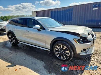 Czwarte zdjęcie samochodu z boku: 2020 VOLVO V60 CROSS COUNTRY T5 MOMENTUM VIN:YV4102WK8L1031078 - miniatura