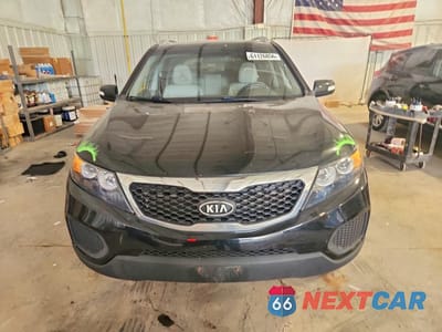 Piąte zdjęcie samochodu w środku: 2012 KIA SORENTO LX VIN:5XYKTDA28CG225269 - miniatura