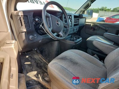 Zdjęcie 8 z 13 samochodu: 2017 GMC SAVANA G2500 VIN:1GTW7AFF8H1915630 - miniatura