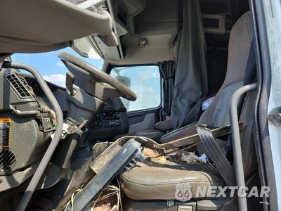 Zdjęcie 7 z 14 samochodu: 2022 VOLVO VN VNL VIN:4V4NC9EH2NN296816 - miniatura