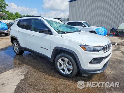 Czwarte zdjęcie samochodu z boku: 2023 JEEP COMPASS LATITUDE VIN:3C4NJDBN2PT561512 - miniatura