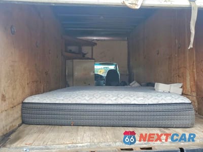Zdjęcie 10 z 13 samochodu: 2004 FORD E350 BOX TRUCK VIN:1FDWE35P64HA85755 - miniatura