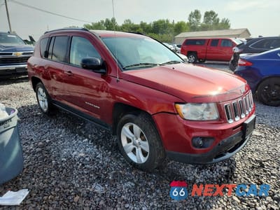 Czwarte zdjęcie samochodu z boku: 2012 JEEP COMPASS LATITUDE VIN:1C4NJCEA8CD539355 - miniatura