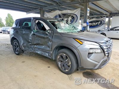 Czwarte zdjęcie samochodu z boku: 2025 NISSAN ROGUE SV VIN:5N1BT3BA3SC799115 - miniatura