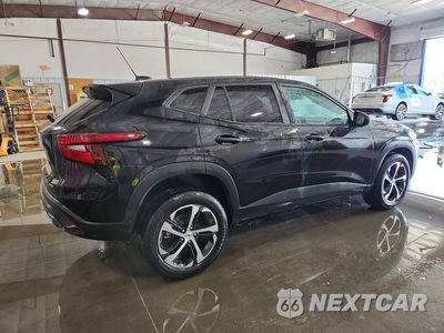 Trzecie zdjęcie samochodu z tyłu: 2024 CHEVROLET TRAX 1RS VIN:KL77LGE27RC234850 - miniatura