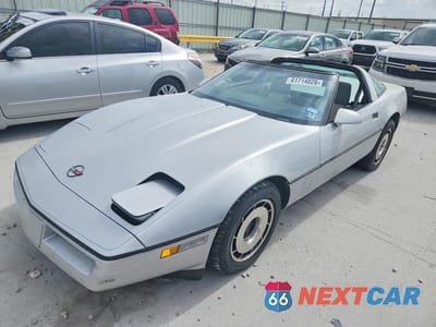 1985 CHEVROLET CORVETTE 1G1YY0781F5132759 - główne zdjęcie licytacji z USA - miniatura