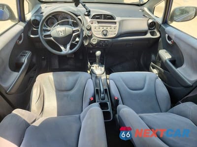Zdjęcie 8 z 12 samochodu: 2010 HONDA FIT VIN:JHMGE8H28AC015333 - miniatura