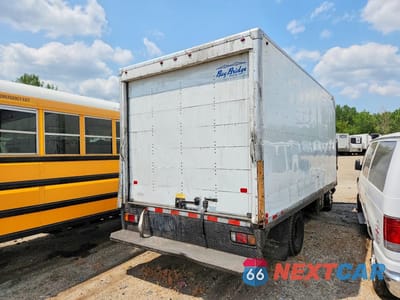 Trzecie zdjęcie samochodu z tyłu: 2018 ISUZU NPR XD BOX TRUCK VIN:JALC4W160J7K00200 - miniatura