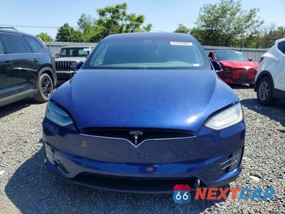 Piąte zdjęcie samochodu w środku: 2017 TESLA MODEL X VIN:5YJXCBE24HF054703 - miniatura