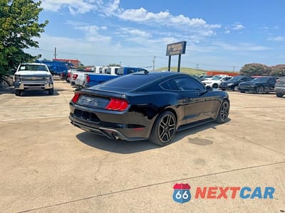 Czwarte zdjęcie samochodu z boku: 2022 FORD MUSTANG VIN:1FA6P8TH9N5105447 - miniatura