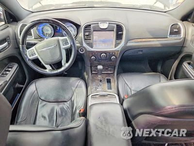 Zdjęcie 8 z 13 samochodu: 2014 CHRYSLER 300C VIN:2C3CCAKT7EH217862 - miniatura