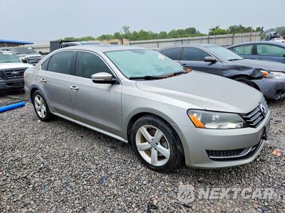 Czwarte zdjęcie samochodu z boku: 2013 VOLKSWAGEN PASSAT SE VIN:1VWBH7A3XDC119890 - miniatura