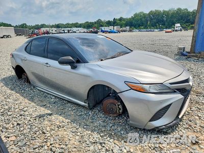 Czwarte zdjęcie samochodu z boku: 2018 TOYOTA CAMRY XSE VIN:4T1B61HK6JU137243 - miniatura