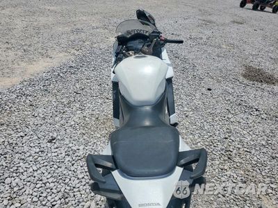 Zdjęcie 6 z 9 samochodu: 2014 HONDA VFR800 F VIN:JH2RC7915EK000355 - miniatura