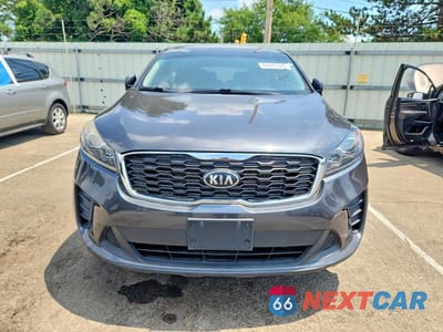Piąte zdjęcie samochodu w środku: 2019 KIA SORENTO LX VIN:5XYPGDA34KG506275 - miniatura